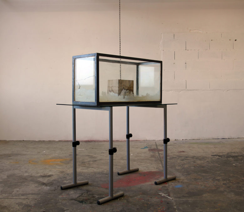 « Crystal Cube » 120x70x150 cm Bois, eau, poudre de sel fin Open Studio MOTOCO 06/2017 - 12/2017